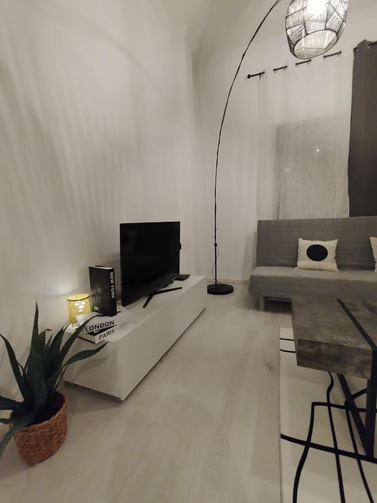 Black N' White Cozy Housegarden Alexandroupolis Buitenkant foto