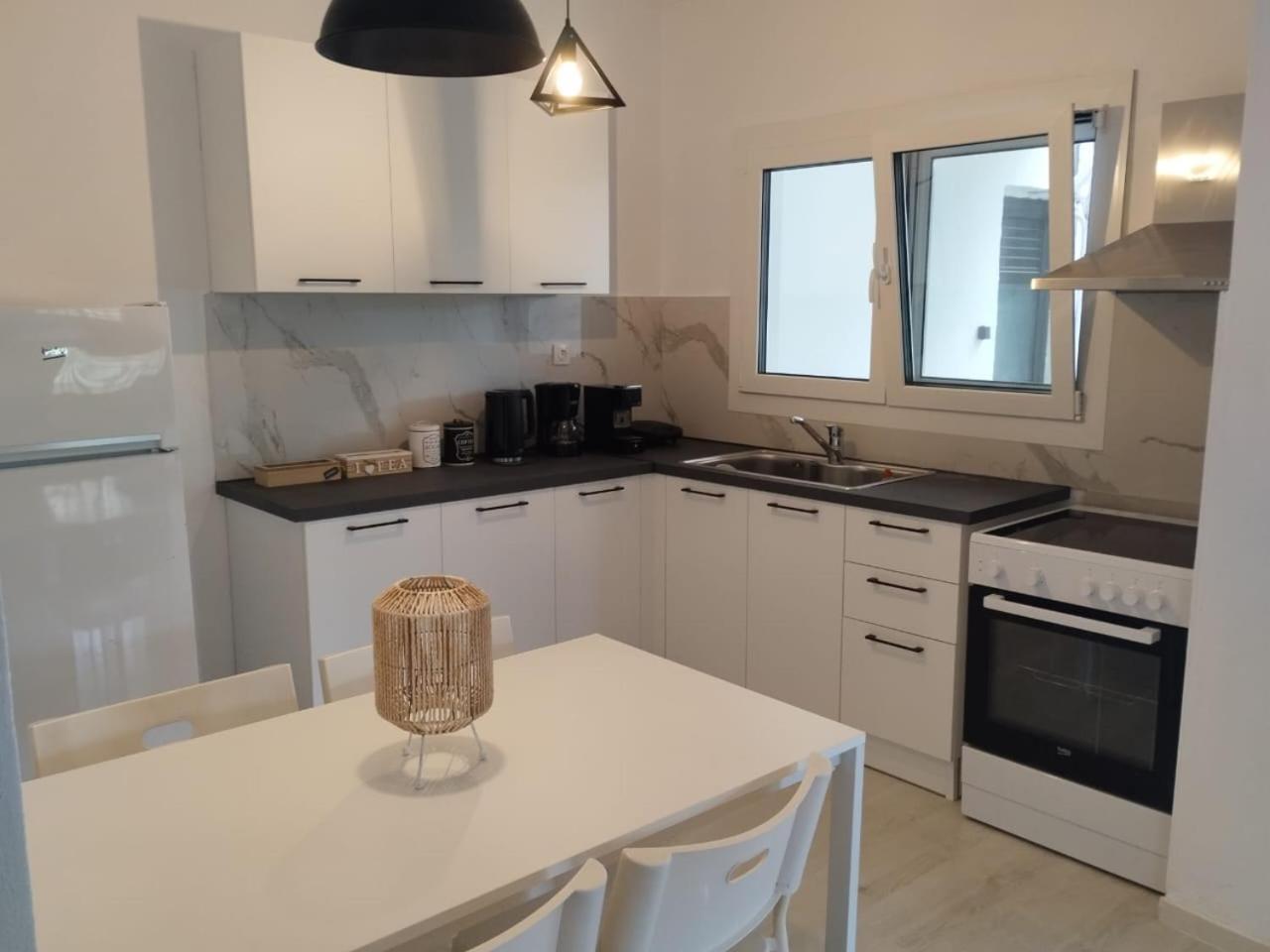 Black N' White Cozy Housegarden Alexandroupolis Buitenkant foto