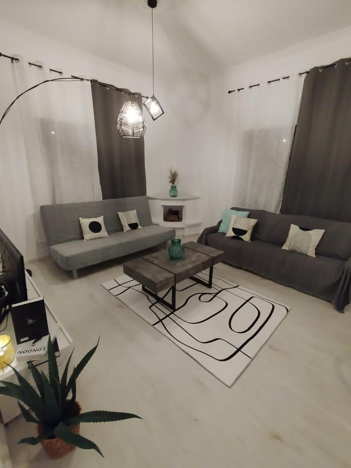 Black N' White Cozy Housegarden Alexandroupolis Buitenkant foto